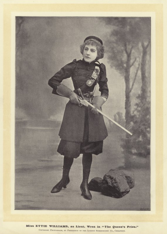 Miss Ettie Williams, Wren hadnagy szerepében a The Queens Prize-ben alkotó: English Photographer