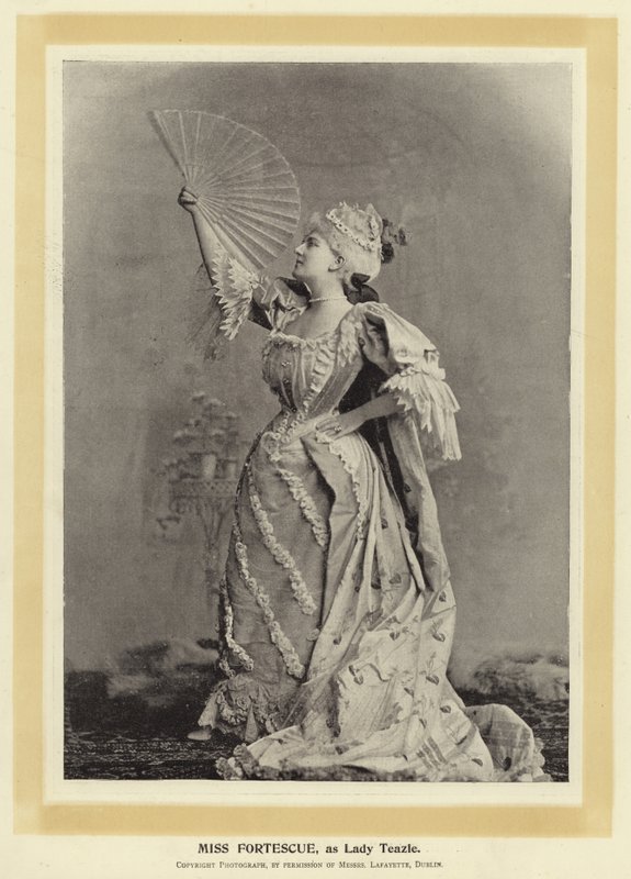 Miss Fortescue, mint Lady Teazle alkotó: English Photographer