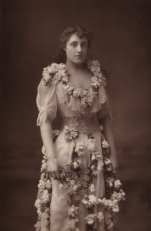 Julia Neilson kisasszony alkotó: English Photographer