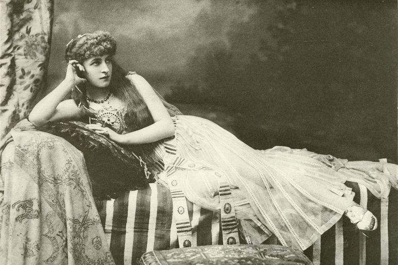Miss Langtry mint Kleopátra (mélynyomás) alkotó: English Photographer
