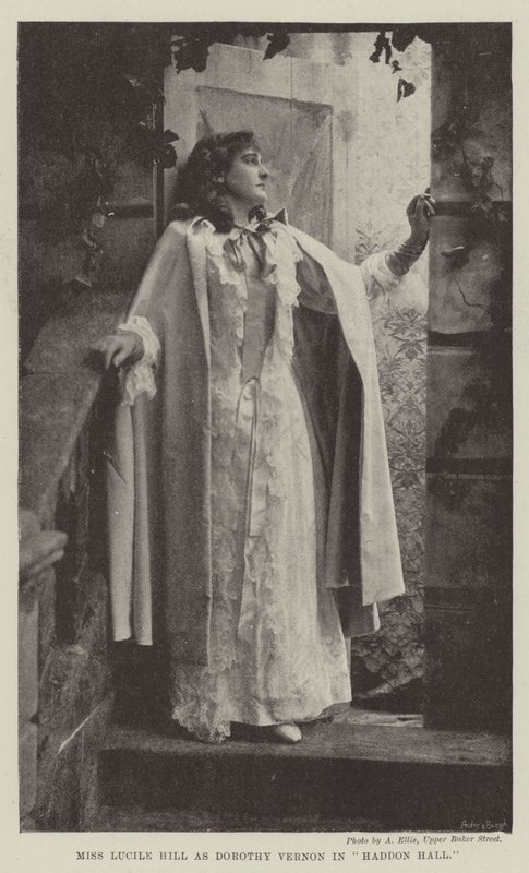 Miss Lucile Hill Dorothy Vernon szerepében a Haddon Hallban alkotó: English Photographer