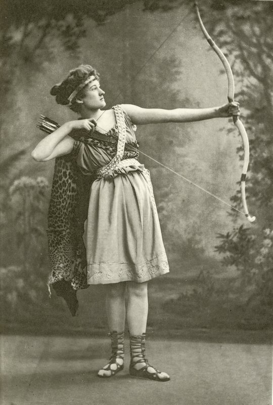 Miss Marion Gray mint Hippolyta (mélynyomás) alkotó: English Photographer