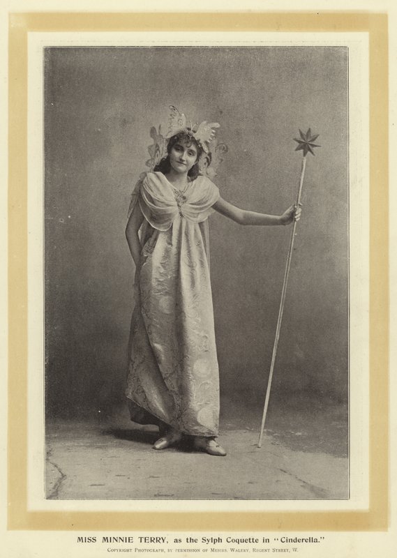 Miss Minnie Terry, mint Sylph Coquette a Hamupipőkében alkotó: English Photographer