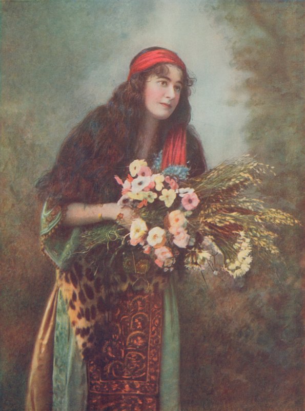 Miss Sarah Brooke, mint "Militza" alkotó: English Photographer