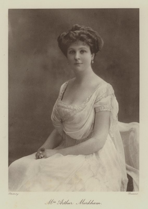 Mrs Arthur Markham (fekete-fehér fotó) alkotó: English Photographer