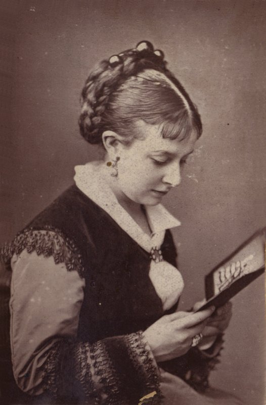 Nelly Power alkotó: English Photographer