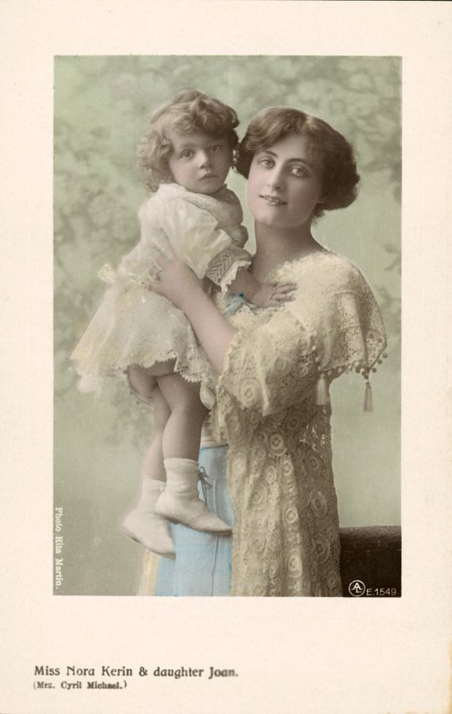 Nora Kerin, angol színpadi színésznő és lánya, Joan (színes fotó) alkotó: English Photographer