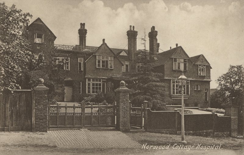 Norwood Cottage Hospital, London közelében (f/w fotó) alkotó: English Photographer