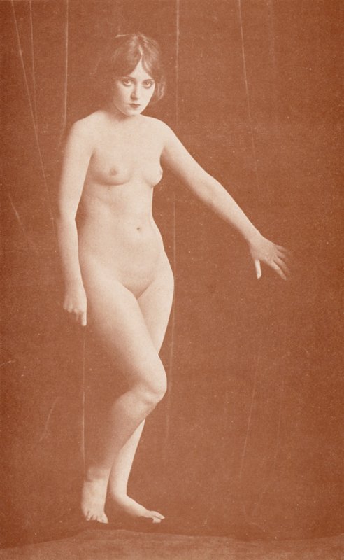 Nudista művészet: Apres le Bain (fekete-fehér fotó) alkotó: English Photographer