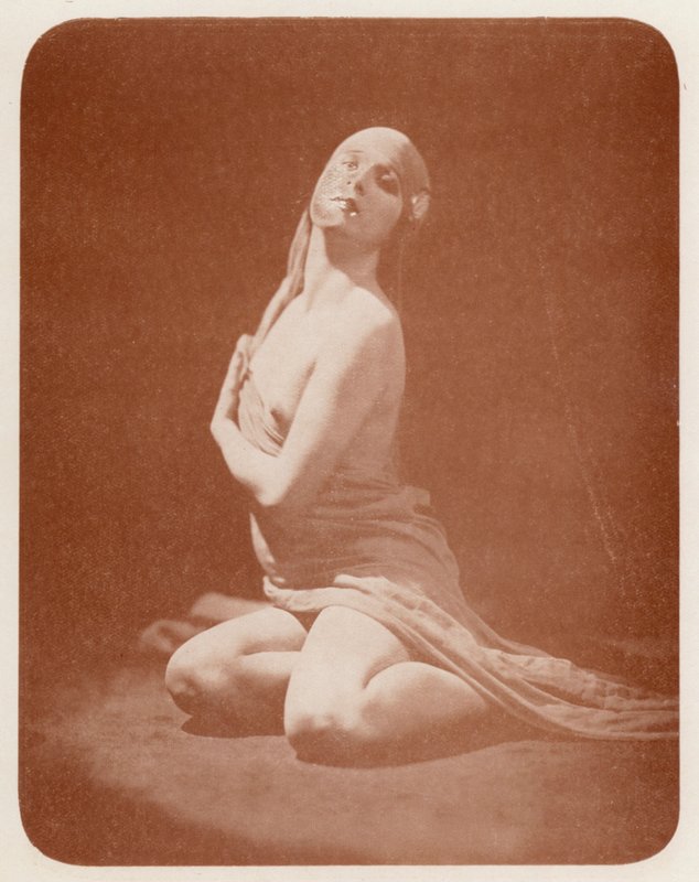 Nudista művészet: Etűd (fekete-fehér fotó) alkotó: English Photographer