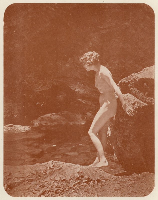Nudista művészet: (fekete-fehér fotó) alkotó: English Photographer