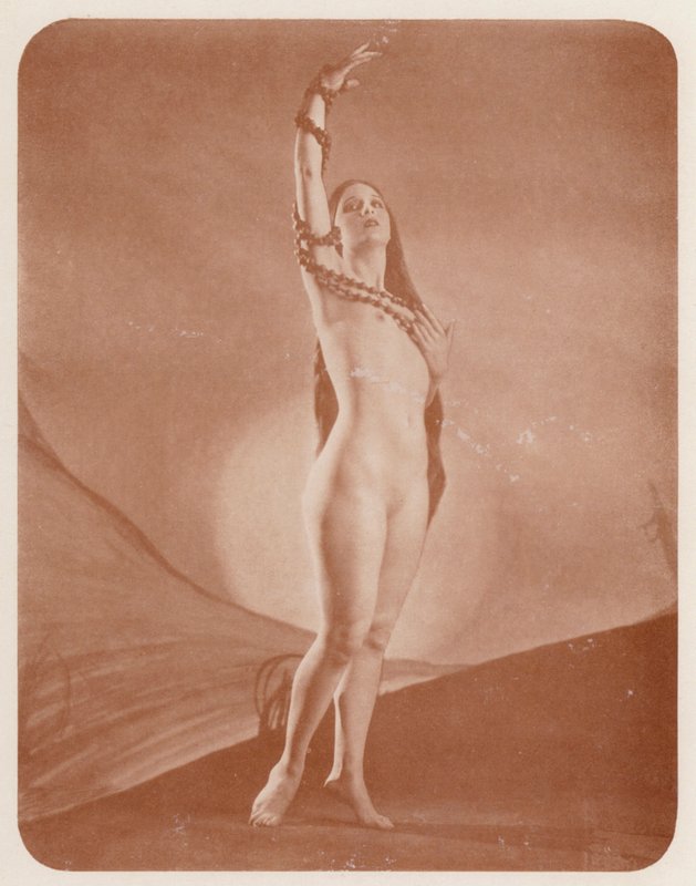 Nudista művészet: Galatea (fekete-fehér fotó) alkotó: English Photographer