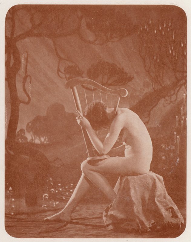 Nudista művészet: (fekete-fehér fotó) alkotó: English Photographer