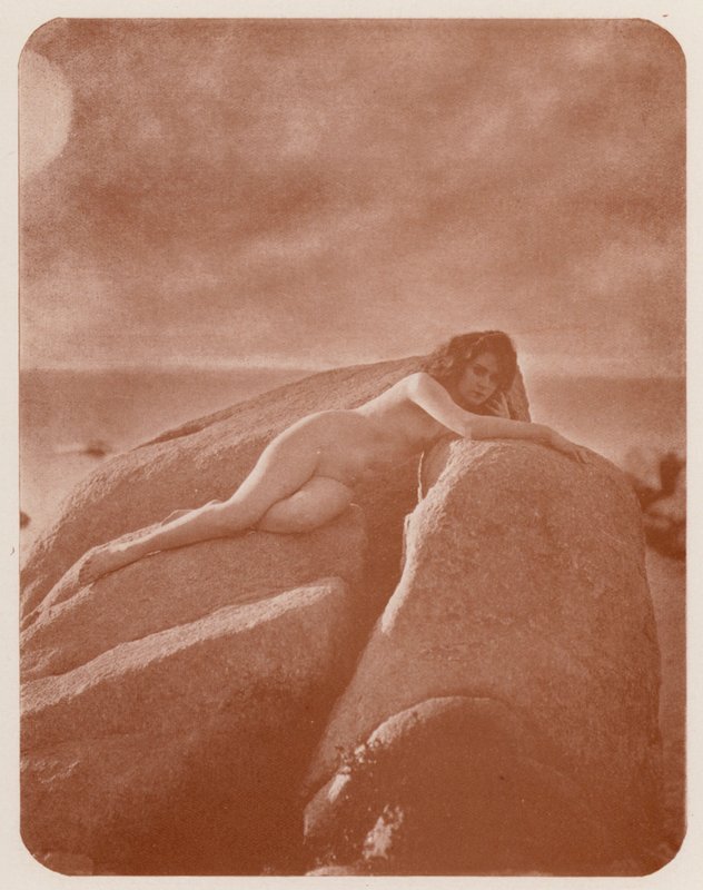 Nudista művészet: Lorelei (fekete-fehér fotó) alkotó: English Photographer