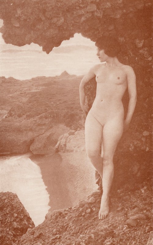 Nudista művészet: Scylla (fekete-fehér fotó) alkotó: English Photographer