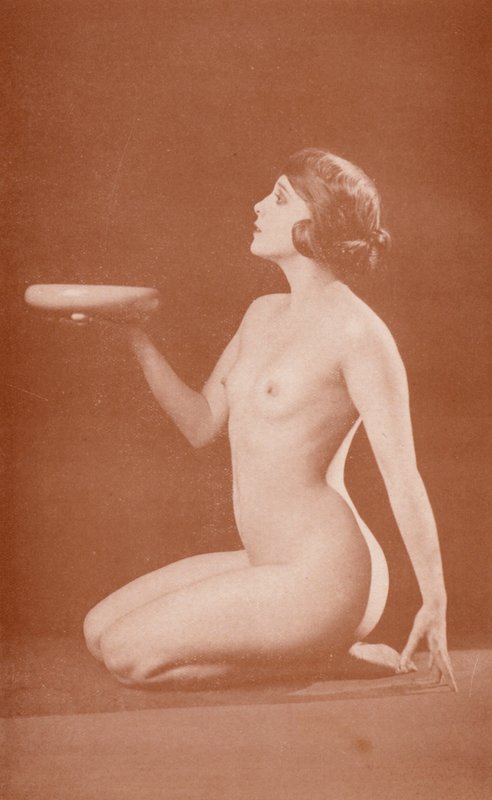 Nudista művészet: (fekete-fehér fotó) alkotó: English Photographer