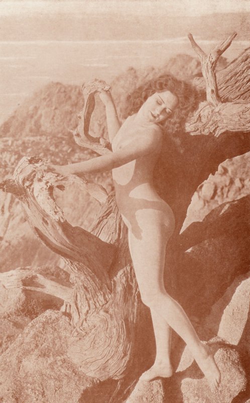 Nudista művészet: (fekete-fehér fotó) alkotó: English Photographer