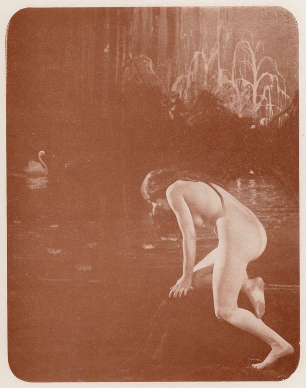 Nudista művészet: (fekete-fehér fotó) alkotó: English Photographer