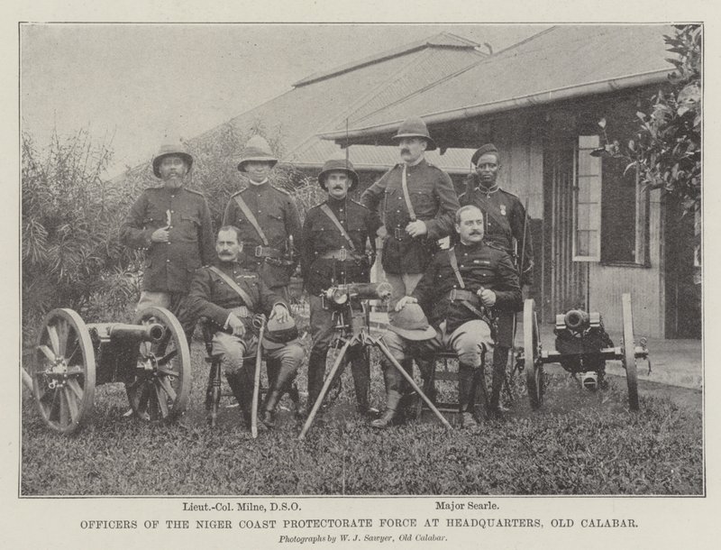 A Niger Coast Protectorate Force tisztjei a főhadiszálláson, Old Calabarban alkotó: English Photographer