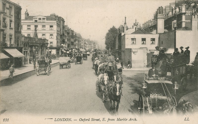 Oxford Street, a Marble Archtól keletre alkotó: English Photographer