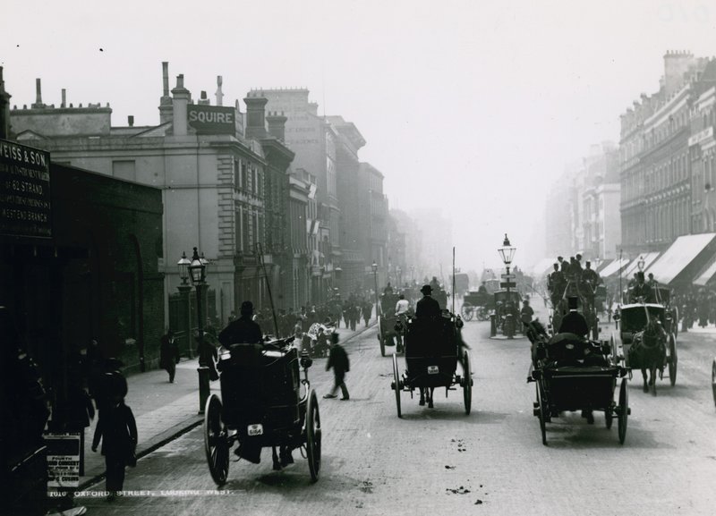 Oxford Street, London; nyugatra nézve alkotó: English Photographer
