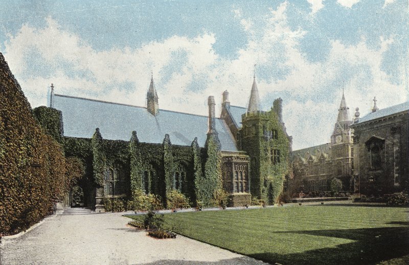 Pembroke College, Első Bíróság alkotó: English Photographer