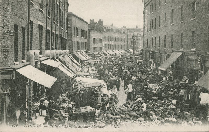 Petticoat Lane vasárnap reggel alkotó: English Photographer