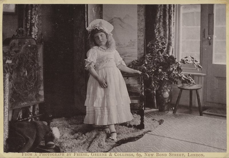 Fénykép egy fiatal lányról alkotó: English Photographer