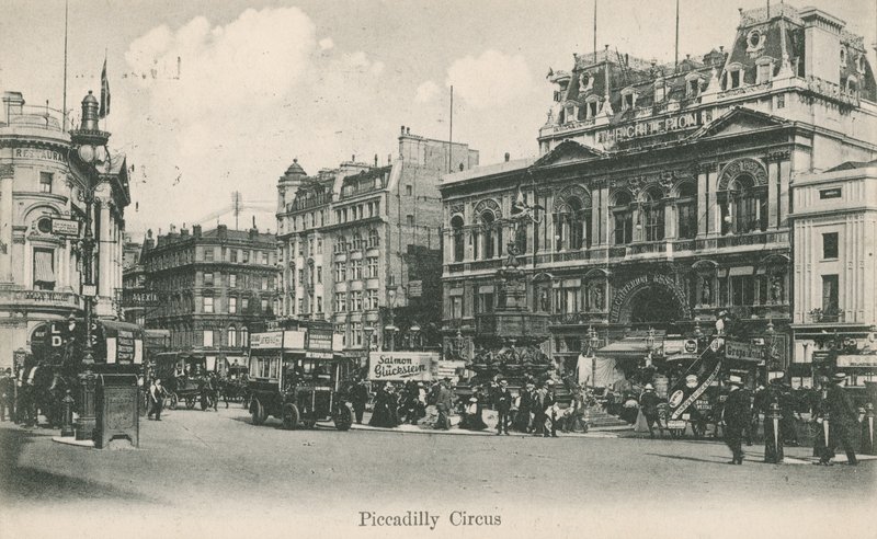A Piccadilly Circus alkotó: English Photographer