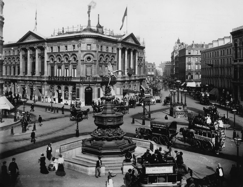 Piccadilly Circus, London alkotó: English Photographer