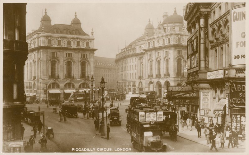 Piccadilly Circus, London alkotó: English Photographer