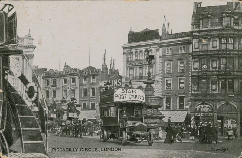 Piccadilly Circus, London alkotó: English Photographer