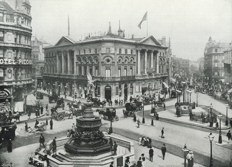 Piccadilly Circus, a Shaftesbury Memorial Fountain és a London Pavilion bemutatásával (f/w fotó) alkotó: English Photographer