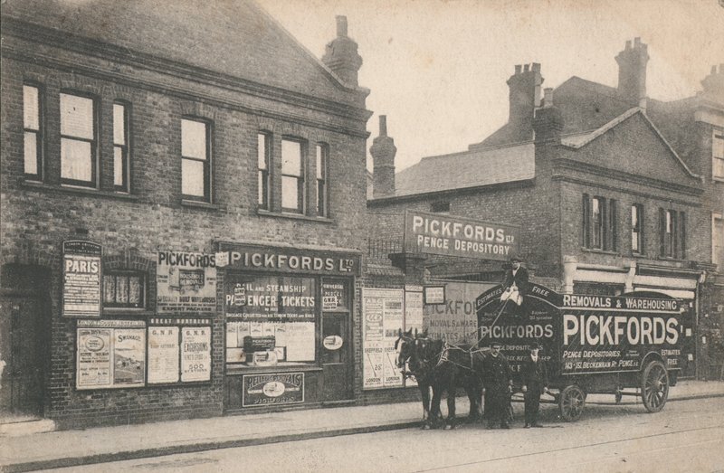 Pickfordok, költöztetés és raktározás, Penge alkotó: English Photographer