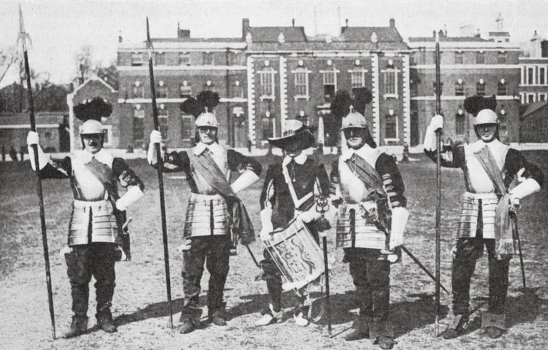 A Honourable Artillery Company londoni lövészcsapatának lövészei (fekete-fehér fotó) alkotó: English Photographer