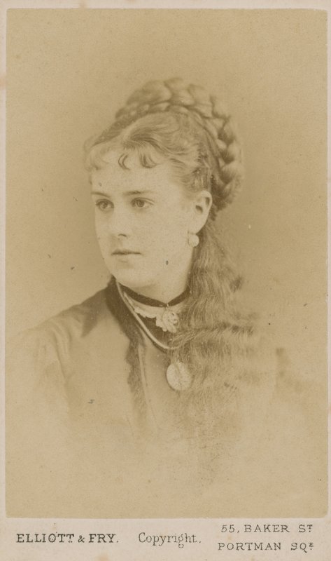 Mabel Gray prostituált portréja alkotó: English Photographer