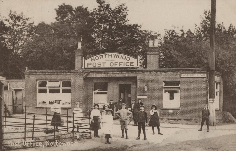 Postahivatal, Northwood, London (fekete-fehér fotó) alkotó: English Photographer