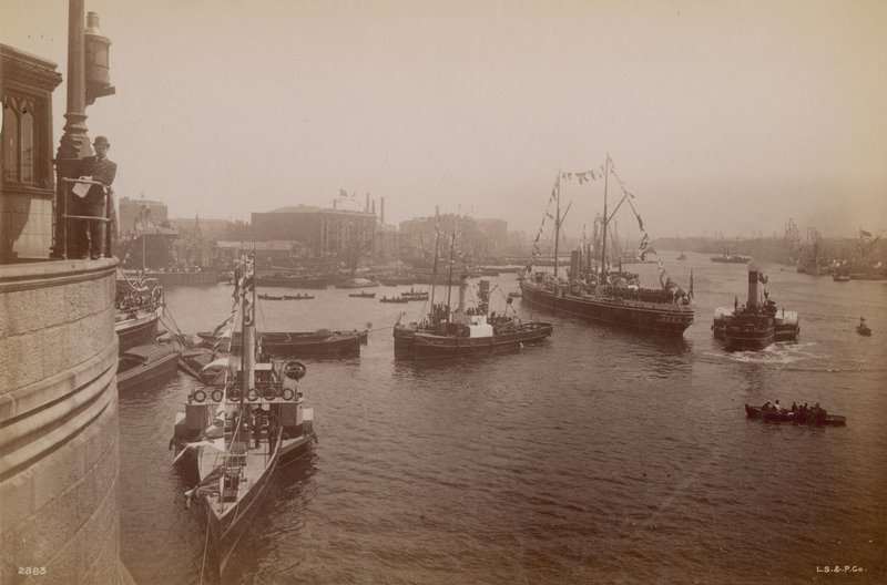 Képeslap, kilátással a Temzére alkotó: English Photographer