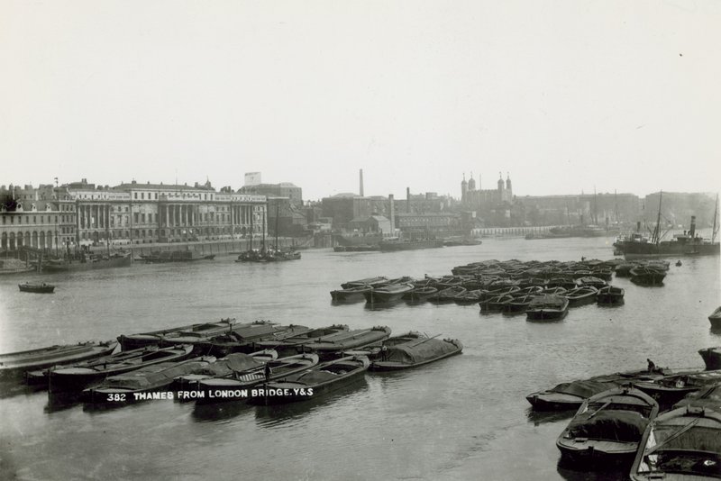 Képeslap, kilátással a Temzére a London Bridge-ről alkotó: English Photographer