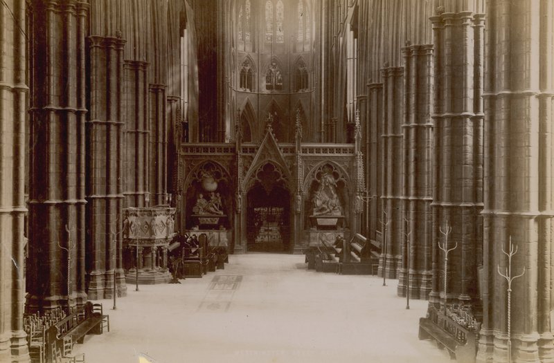 Képeslap a Westminster Abbey belsejét ábrázoló képpel alkotó: English Photographer