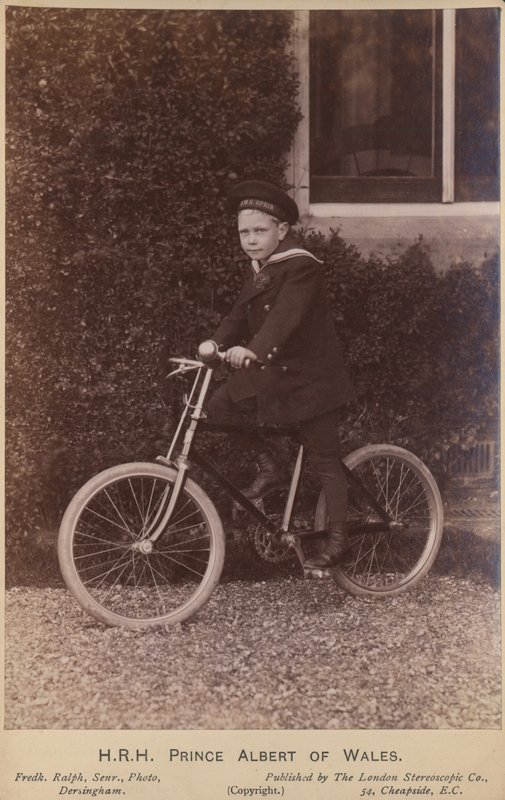 Albert walesi herceg csak egy kerékpárt pózol alkotó: English Photographer