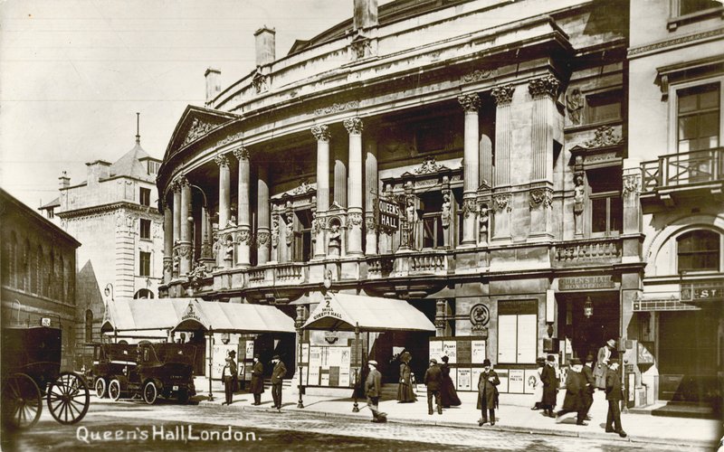 Queens Hall, London alkotó: English Photographer