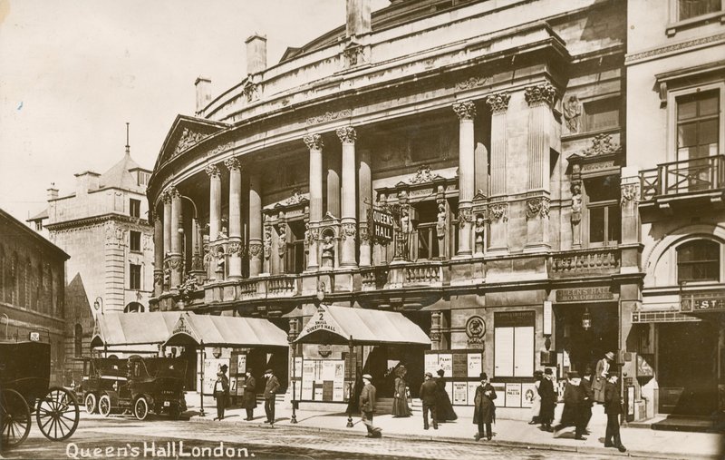 Queens Hall, London alkotó: English Photographer