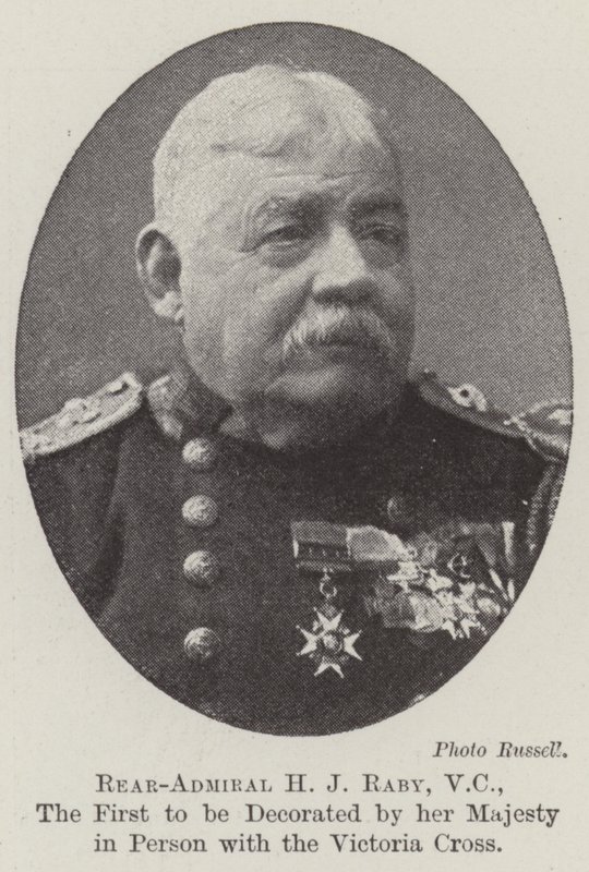 H. J. Raby ellentengernagy, VC, az első, akit Őfelsége személyesen kitüntetett Viktória-kereszttel alkotó: English Photographer
