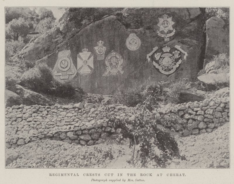 Regimental Crests vágott a sziklába Cheratban alkotó: English Photographer