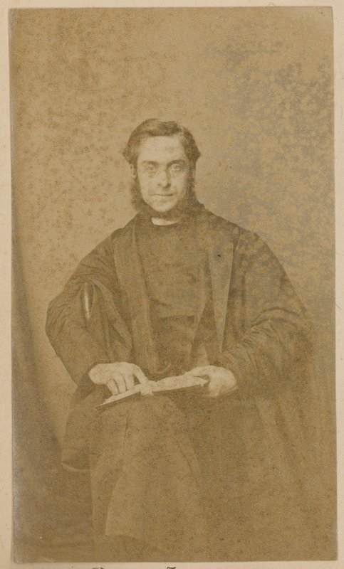 Reverend Tooth alkotó: English Photographer