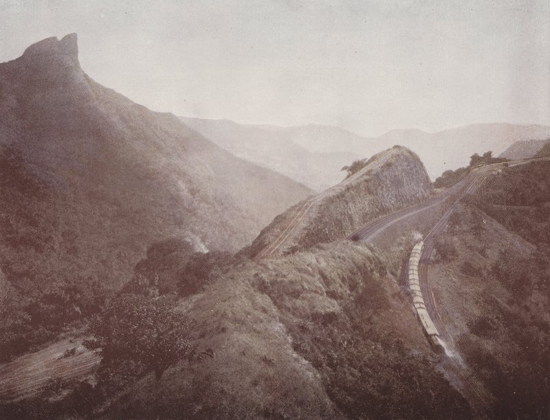 Tolatóállomás és Dukes Nose, Poona Ghat (színes fotó) alkotó: English Photographer