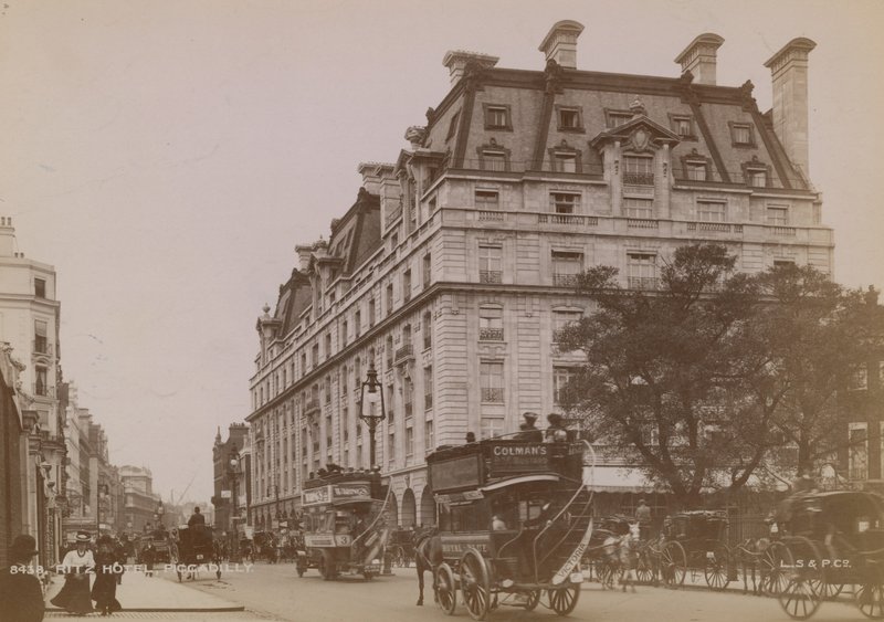 Ritz Hotel, Piccadilly alkotó: English Photographer