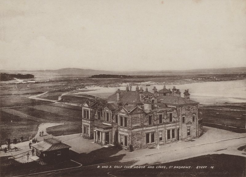 Royal and Ancient Golf Club House and Links, St Andrews alkotó: English Photographer