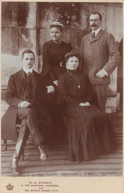 Királyi csoport Viktória királyi hercegnővel alkotó: English Photographer